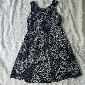 NWT 💗 A Pea In The Pod Crisscross Dress